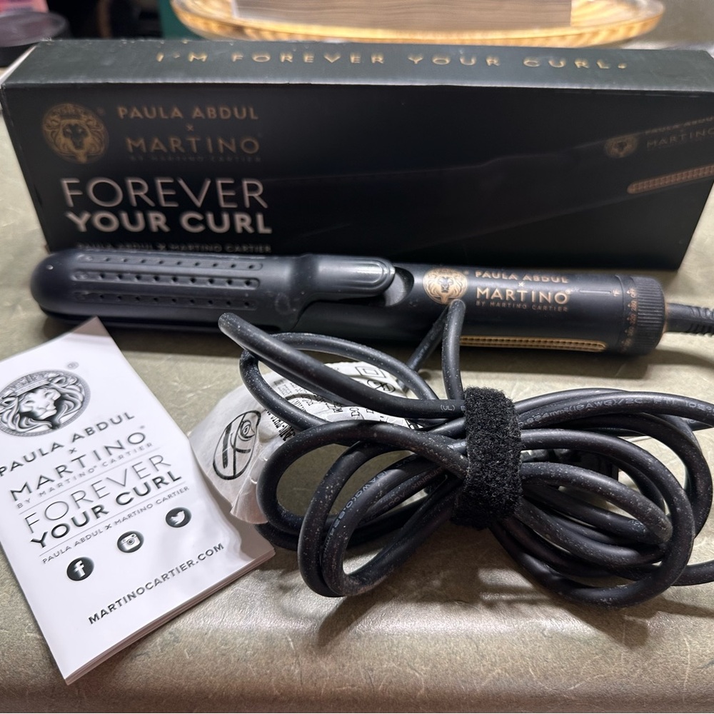 Black Professional Curling Iron for Sleek Styling